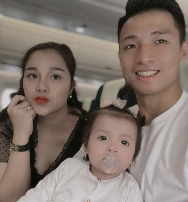 Bé Sushi và mẹ cùng khóc nức nở, hé lộ nguyên nhân chính là do bố Bùi Tiến Dũng - Ảnh 2. Bé Sushi và mẹ cùng khóc nức nở, hé lộ nguyên nhân chính là do bố Bùi Tiến Dũng - Ảnh 2.