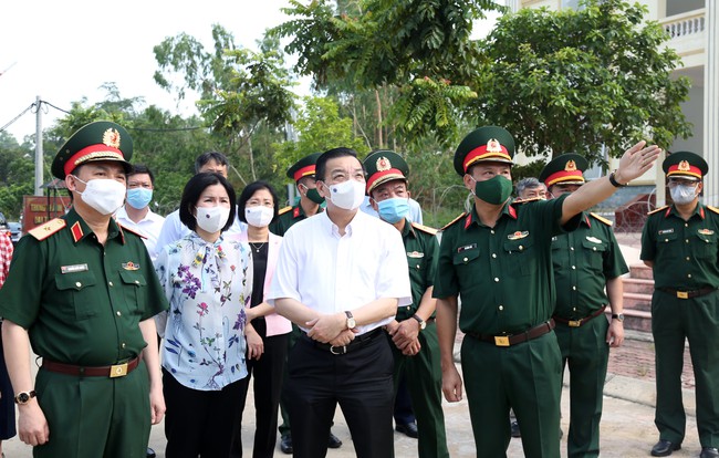 Chủ tịch UBND thành phố Hà Nội Chu Ngọc Anh: Ưu tiên ngăn chặn mầm bệnh xâm nhập, không “ngăn sông cấm chợ” - Ảnh 1.