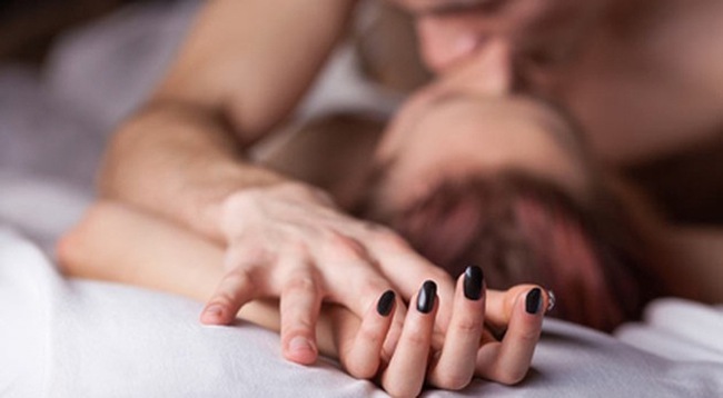 Pha xé váy mãnh liệt của bà mẹ đơn thân với "trai tân" và triết lý cho phụ nữ: "Ân ái" là một môn học, chẳng ai giỏi từ buổi đầu - Ảnh 2. Pha xé váy mãnh liệt của bà mẹ đơn thân với "trai tân" và triết lý cho phụ nữ: "Ân ái" là một môn học, chẳng ai giỏi từ buổi đầu - Ảnh 2.