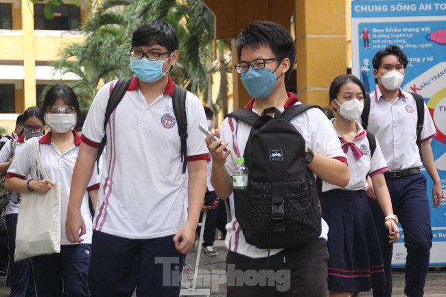 TPHCM bổ sung đối tượng F0 vào xét đặc cách tốt nghiệp THPT - Ảnh 1. TPHCM bổ sung đối tượng F0 vào xét đặc cách tốt nghiệp THPT - Ảnh 1.