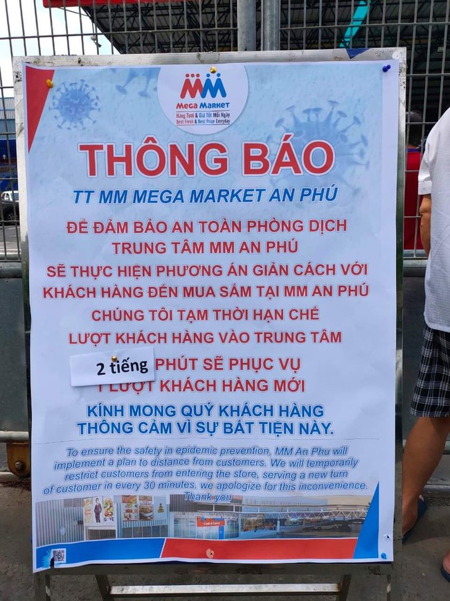 Người dân TP.HCM xếp hàng đi mua sắm, tích trữ lương thực vì tin đồn &quot;cấm di chuyển ra ngoài&quot;: Các siêu thị nói gì? - Ảnh 2.