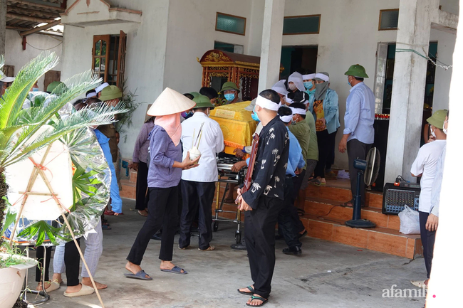 Thảm án chồng giết vợ và bố mẹ vợ ở Thái Bình: Người thân khóc ngất bên đám tang vội vã của 3 nạn nhân - Ảnh 6.