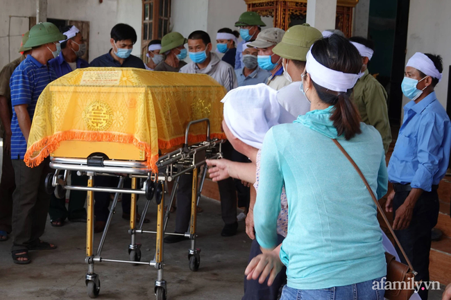 Thảm án chồng giết vợ và bố mẹ vợ ở Thái Bình: Người thân khóc ngất bên đám tang vội vã của 3 nạn nhân - Ảnh 10.