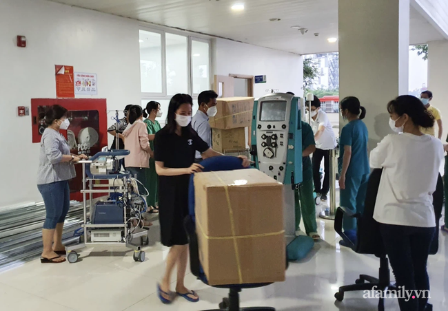 Bên trong Bệnh viện Hồi sức COVID-19 1.000 giường tại TP.HCM đang khẩn trương chuẩn bị đón bệnh nhân nặng - Ảnh 4.