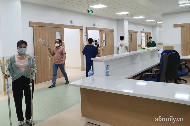 Bên trong Bệnh viện Hồi sức COVID-19 1.000 giường tại TP.HCM đang khẩn trương chuẩn bị đón bệnh nhân nặng - Ảnh 3.