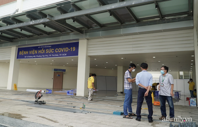 Bên trong Bệnh viện Hồi sức COVID-19 1.000 giường tại TP.HCM đang khẩn trương chuẩn bị đón bệnh nhân nặng - Ảnh 7.