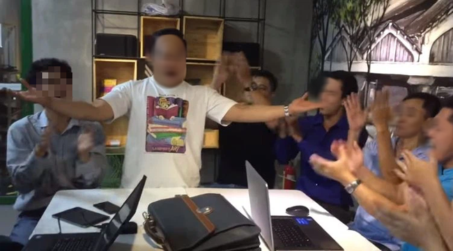 8 dấu hiệu nhận biết các hot girl, hot boy tài chính "ảo" chỉ qua ảnh và caption Facebook: Trai xinh, gái đẹp, tuổi trẻ tài cao và còn nhiều hơn nữa! - Ảnh 4. 8 dấu hiệu nhận biết các hot girl, hot boy tài chính "ảo" chỉ qua ảnh và caption Facebook: Trai xinh, gái đẹp, tuổi trẻ tài cao và còn nhiều hơn nữa! - Ảnh 4.