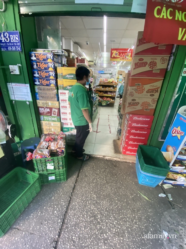 TP.HCM nghiên cứu, rà soát mở lại chợ truyền thống: Ưu tiên hàng thiết yếu, đăng ký phát phiếu mua theo giờ - Ảnh 2. TP.HCM nghiên cứu, rà soát mở lại chợ truyền thống: Ưu tiên hàng thiết yếu, đăng ký phát phiếu mua theo giờ - Ảnh 2.
