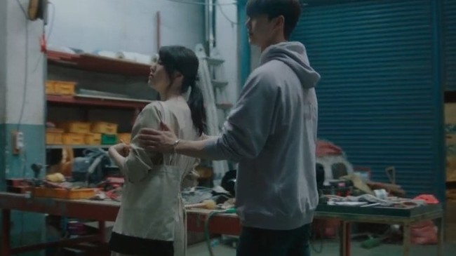 Phim 19+ Nevertheless tập 5: Han So Hee vừa chia tay đã vội &quot;kiếm mối&quot; mới, Song Kang cuối cùng cũng phải phát ghen - Ảnh 4.