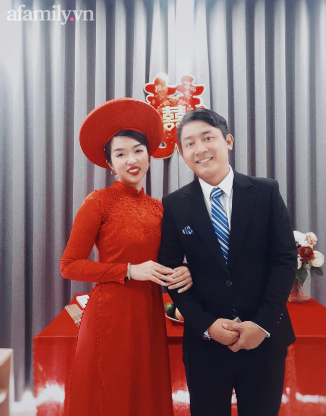 Lễ thành hôn đặc biệt giữa mùa dịch của cặp đôi Sài Gòn: 24 tiếng chuẩn bị lễ gia tiên online và &quot;sự cố&quot; nho nhỏ khi bố mẹ chồng đang tham dự đám cưới! - Ảnh 3.