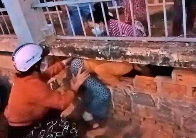 500 người chui lỗ hàng rào, tự ý bỏ về nhà khi đang cách ly tại Bệnh viện đa khoa Bình Thuận - Ảnh 1.