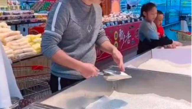 Con trai bị bắt đền vì trộn đậu xanh vào gạo, ông bố lên mạng cầu cứu, cuối cùng tìm ra giải pháp được khen thông minh - Ảnh 1. Con trai bị bắt đền vì trộn đậu xanh vào gạo, ông bố lên mạng cầu cứu, cuối cùng tìm ra giải pháp được khen thông minh - Ảnh 1.
