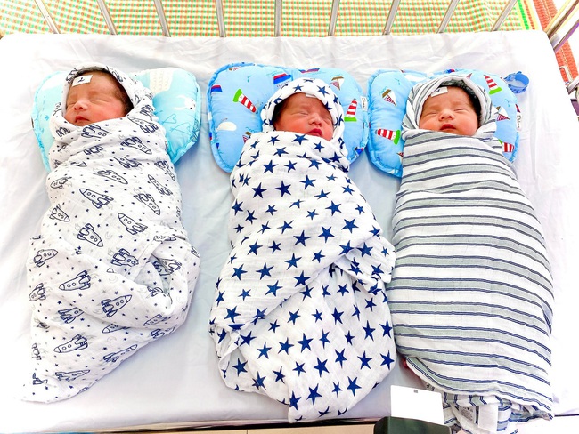 Nghệ An: Sản phụ 28 tuổi hạ sinh an toàn 3 bé trai, cân nặng của các bé gây bất ngờ - Ảnh 3.