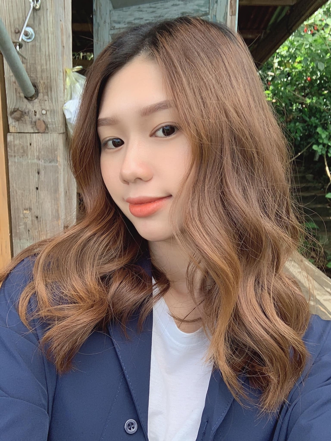 Mê làm xoăn giả, cô nàng này bày công thức ủ tóc với trứng gà giúp tóc bóng mượt mê ly - Ảnh 7. Mê làm xoăn giả, cô nàng này bày công thức ủ tóc với trứng gà giúp tóc bóng mượt mê ly - Ảnh 7.