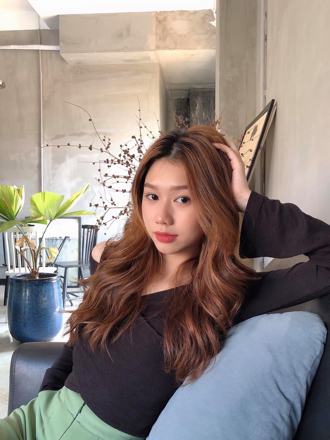 Mê làm xoăn giả, cô nàng này bày công thức ủ tóc với trứng gà giúp tóc bóng mượt mê ly - Ảnh 3. Mê làm xoăn giả, cô nàng này bày công thức ủ tóc với trứng gà giúp tóc bóng mượt mê ly - Ảnh 3.