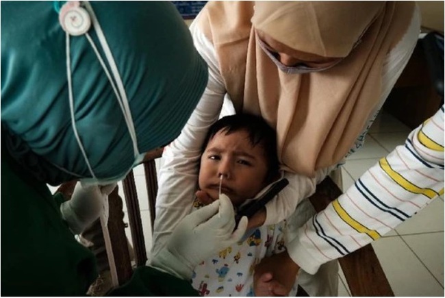 Indonesia: Số lượng trẻ em tử vong do nhiễm SARS-CoV-2 đang ở mức báo động - Ảnh 1.