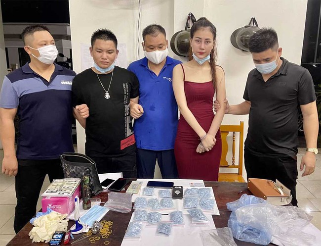 'Ngọc nữ' 9X mua bán gần 2.000 viên thuốc lắc: Đang trốn truy nã vẫn up TikTok 'tằng tằng', lượt theo dõi tăng vọt kể từ khi bị bắt