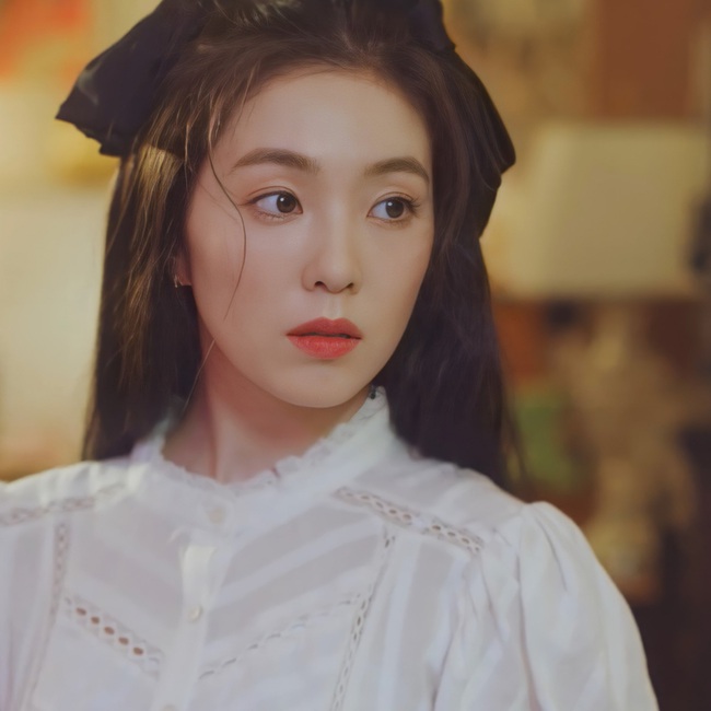 Red Velvet tái xuất với váy áo tiểu thư: Irene xinh như tiên, nhưng style của nhân vật này mới gây trầm trồ nhất - Ảnh 2. Red Velvet tái xuất với váy áo tiểu thư: Irene xinh như tiên, nhưng style của nhân vật này mới gây trầm trồ nhất - Ảnh 2.