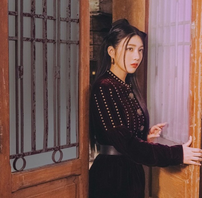 Red Velvet tái xuất với váy áo tiểu thư: Irene xinh như tiên, nhưng style của nhân vật này mới gây trầm trồ nhất - Ảnh 3. Red Velvet tái xuất với váy áo tiểu thư: Irene xinh như tiên, nhưng style của nhân vật này mới gây trầm trồ nhất - Ảnh 3.