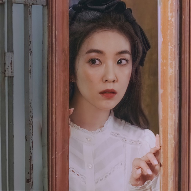 Red Velvet tái xuất với váy áo tiểu thư: Irene xinh như tiên, nhưng style của nhân vật này mới gây trầm trồ nhất - Ảnh 1. Red Velvet tái xuất với váy áo tiểu thư: Irene xinh như tiên, nhưng style của nhân vật này mới gây trầm trồ nhất - Ảnh 1.