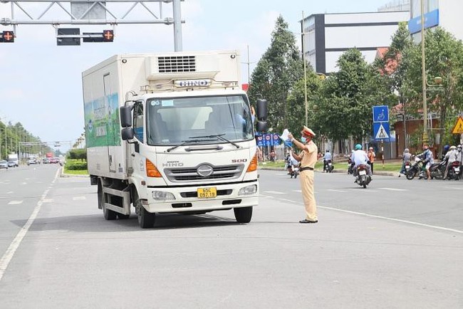 Doanh nghiệp sản xuất băng vệ sinh, tã, bỉm &quot;chết đứng&quot; vì quy định hàng thiết yếu - Ảnh 1.