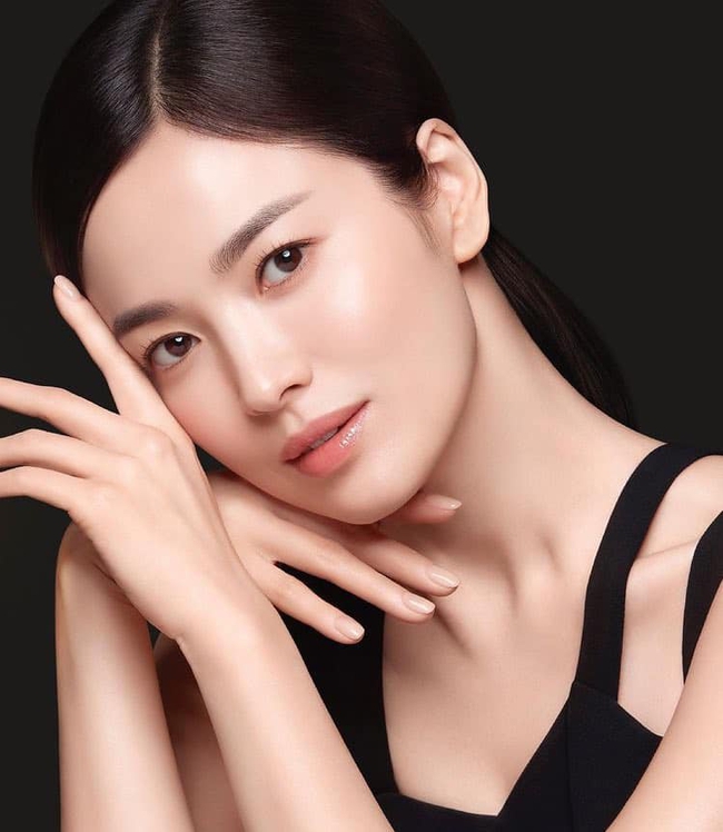 Xuýt xoa với loạt ảnh quảng cáo mới của Song Hye Kyo, gọi hai tiếng &quot;nữ thần&quot; quả thật xứng đáng - Ảnh 2.