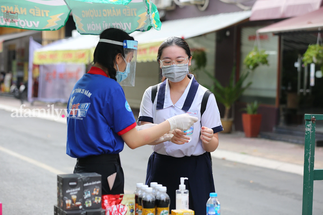 8 trường công bố điểm sàn xét tuyển đại học năm 2021: Nhiều trường top ở Hà Nội &quot;lên sóng&quot; - Ảnh 1.