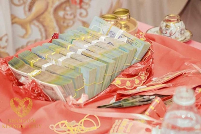 Đêm tân hôn, vừa đếm xong tiền mừng thì chú rể đòi “cầm hết”, bí mật tiếp theo anh ta tiết lộ khiến cô dâu đùng đùng bỏ về nhà đẻ! - Ảnh 2. Đêm tân hôn, vừa đếm xong tiền mừng thì chú rể đòi “cầm hết”, bí mật tiếp theo anh ta tiết lộ khiến cô dâu đùng đùng bỏ về nhà đẻ! - Ảnh 2.