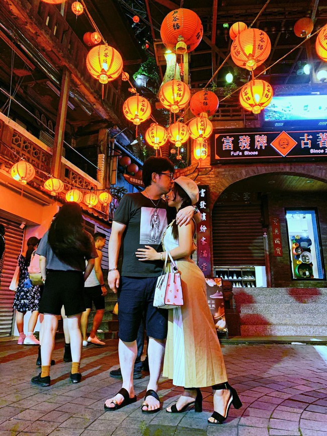 Cô gái 143 triệu like và cuộc hôn nhân với chồng Nhật hơn 17 tuổi có 20 cuộc tình: Chỉ biết bập bẹ tiếng Anh vẫn "cưa đổ" được kỹ sư hãng Toyota sang công tác! - Ảnh 4. Cô gái 143 triệu like và cuộc hôn nhân với chồng Nhật hơn 17 tuổi có 20 cuộc tình: Chỉ biết bập bẹ tiếng Anh vẫn "cưa đổ" được kỹ sư hãng Toyota sang công tác! - Ảnh 4.