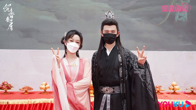 Dương Tử đi quay phim mà che kín mặt nhưng fan vẫn soi ra điểm khác lạ so với Cẩm Mịch - Hương mật tựa khói sương  - Ảnh 7.