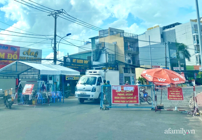 TP.HCM phát hiện 3 chuỗi lây nhiễm mới ở khu vực dân cư quận 4, quận 5 và quận 10 - Ảnh 1. TP.HCM phát hiện 3 chuỗi lây nhiễm mới ở khu vực dân cư quận 4, quận 5 và quận 10 - Ảnh 1.