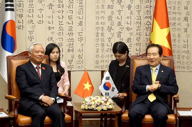 Cô gái Việt trở thành Công dân danh dự Seoul nhờ tiếng Hàn siêu đỉnh, vừa phiên dịch cho Samsung - LG vừa làm MC cho đài truyền hình nổi tiếng - Ảnh 4. Cô gái Việt trở thành Công dân danh dự Seoul nhờ tiếng Hàn siêu đỉnh, vừa phiên dịch cho Samsung - LG vừa làm MC cho đài truyền hình nổi tiếng - Ảnh 4.
