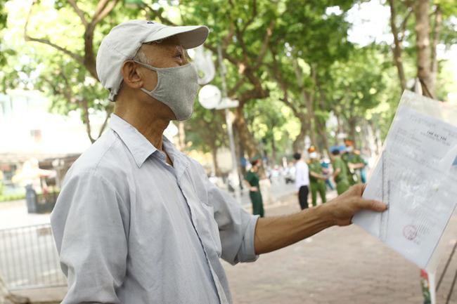 Thi tốt nghiệp THPT 2021: 1 th&iacute; sinh nhập viện cấp cứu ngay s&aacute;ng 7/7, khi đang tr&ecirc;n đường đến trường thi - Ảnh 1.