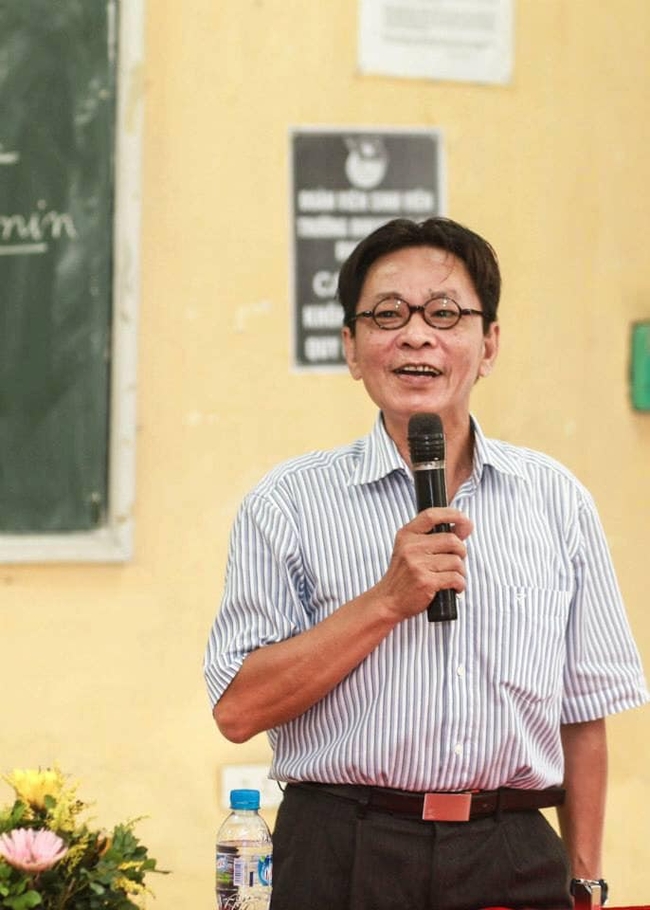 PGS.TS Đ&agrave;o Duy Hiệp nhận x&eacute;t đề Ngữ văn tốt nghiệp PTTH năm nay: Kh&ocirc;ng lắt l&eacute;o, nhưng vẫn c&oacute; chỗ... "lạc" - Ảnh 2.