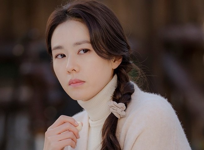 Lộ kịch bản phim mới của Son Ye Jin: Ngoài mặt &quot;chị chị em em&quot; nhưng lại ngầm hại nhau? - Ảnh 4.