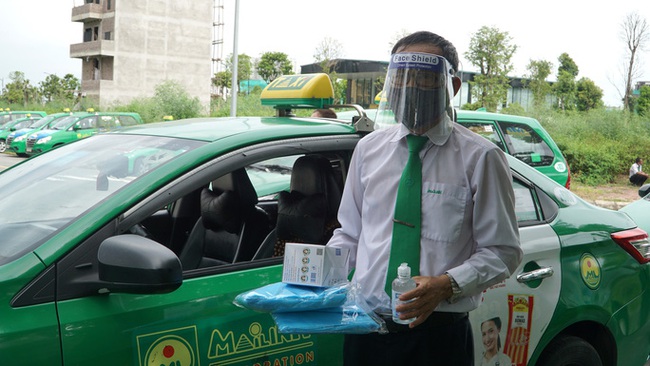 Hà Nội cho phép 200 taxi hoạt động vận chuyển bệnh nhân - Ảnh 1.