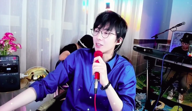 &quot;Tình cũ&quot; của Triệu Lộ Tư - Lưu Vũ Ninh bất ngờ hát hit HKT trên sóng livestream có 30 triệu người xem - Ảnh 4.