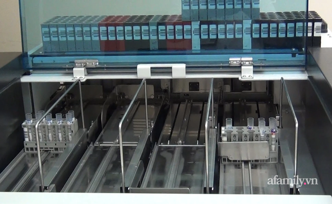 Bệnh viện ở TP.HCM triển khai xét nghiệm định lượng kháng thể sau tiêm vắc xin phòng COVID-19 - Ảnh 1. Bệnh viện ở TP.HCM triển khai xét nghiệm định lượng kháng thể sau tiêm vắc xin phòng COVID-19 - Ảnh 1.