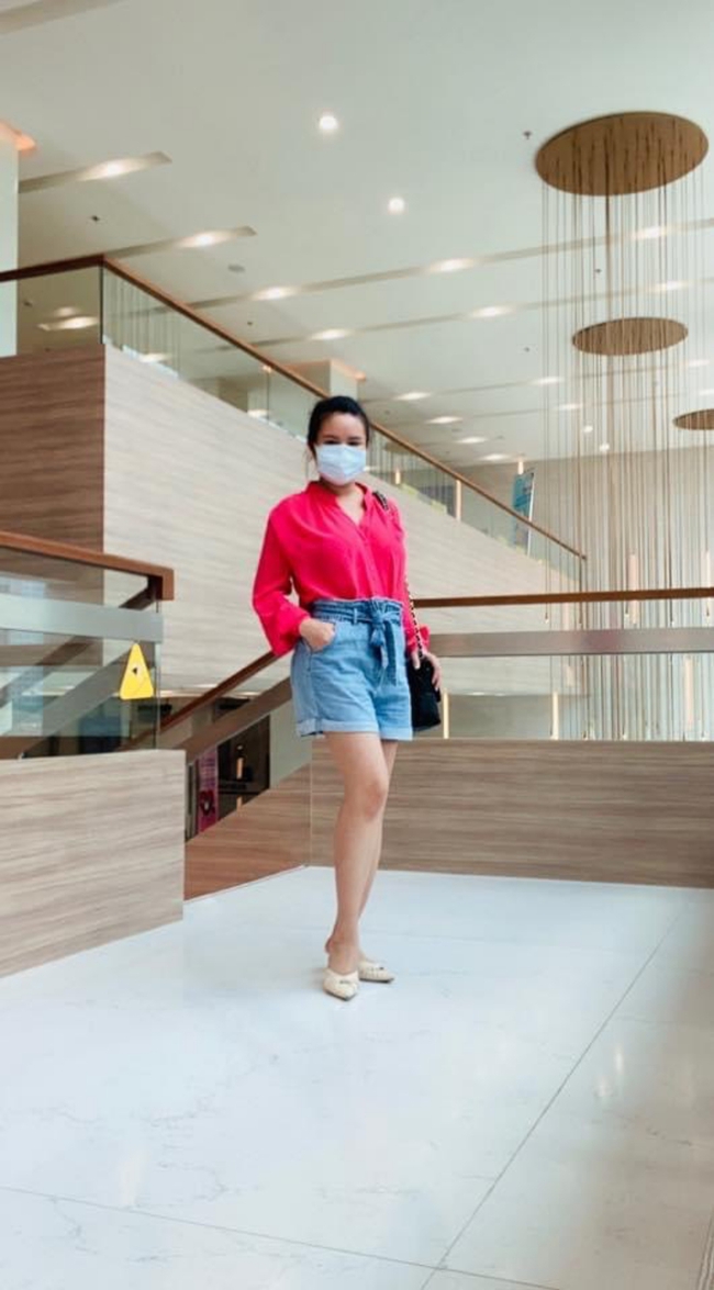 Vy Oanh tái xuất sau 1 tháng sinh con nhưng vóc dáng của mẹ bỉm sữa 3 con mới thực sự khiến netizen chú ý - Ảnh 2. Vy Oanh tái xuất sau 1 tháng sinh con nhưng vóc dáng của mẹ bỉm sữa 3 con mới thực sự khiến netizen chú ý - Ảnh 2.