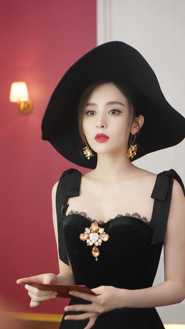 Những mỹ nhân Cbiz sở hữu "cổ thiên nga" đẹp nhất - Ảnh 12. Những mỹ nhân Cbiz sở hữu "cổ thiên nga" đẹp nhất - Ảnh 12.