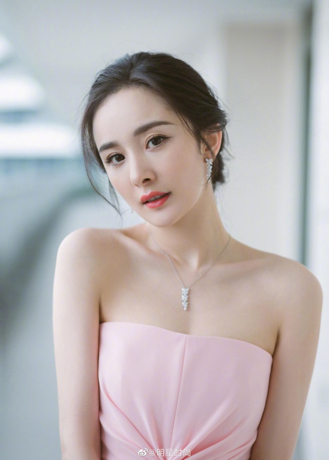 Những mỹ nhân Cbiz sở hữu "cổ thiên nga" đẹp nhất - Ảnh 3. Những mỹ nhân Cbiz sở hữu "cổ thiên nga" đẹp nhất - Ảnh 3.