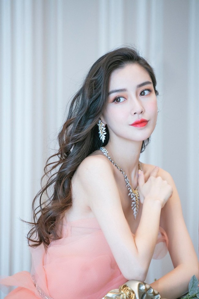 Những mỹ nhân Cbiz sở hữu "cổ thiên nga" đẹp nhất - Ảnh 5. Những mỹ nhân Cbiz sở hữu "cổ thiên nga" đẹp nhất - Ảnh 5.