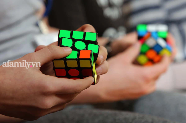 Nữ sinh Khánh Hòa săn học bổng trường Mỹ top đầu, giành suất nghiên cứu sinh Harvard nhờ luận văn giải Rubik’s Cubes: Tiết lộ bí quyết chinh phục 5 ngoại ngữ - Ảnh 2.