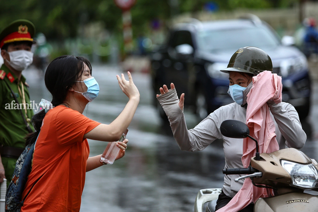 Điểm chuẩn xét tuyển đại học 2021: 41 trường công bố DANH SÁCH TRÚNG TUYỂN, một đại học Y &quot;lộ diện&quot; 11 thí sinh đầu tiên - Ảnh 1.