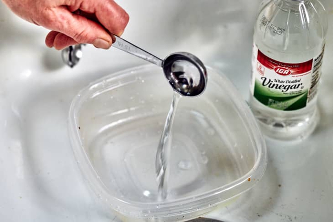 Mẹo cực hay để làm sạch hộp nhựa đựng thức ăn trong vài giây từ TitTok - Ảnh 8.