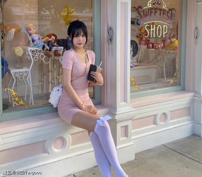 Lộ danh tính cô gái 17 tuổi bị bắt gặp hẹn hò Châu Tinh Trì: Thí sinh Hoa hậu Hong Kong năm 2021, sở hữu thân hình nóng bỏng - Ảnh 8.