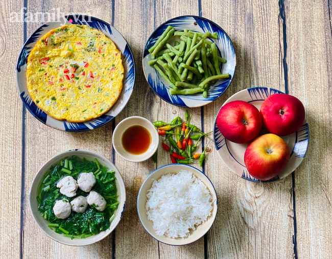 Thực đơn cơm tối giản dị mùa giãn cách: 4 món nấu nhanh vẫn ngon và dinh dưỡng - Ảnh 1. Thực đơn cơm tối giản dị mùa giãn cách: 4 món nấu nhanh vẫn ngon và dinh dưỡng - Ảnh 1.