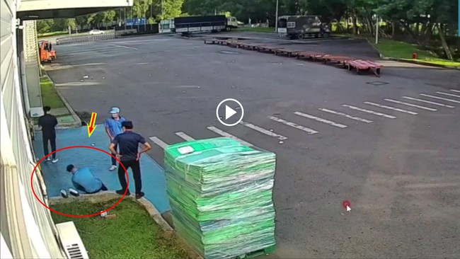 Khoảnh khắc nam công nhân đột tử sau khi chạy thi với đồng nghiệp khiến tất cả ám ảnh - Ảnh 2. Khoảnh khắc nam công nhân đột tử sau khi chạy thi với đồng nghiệp khiến tất cả ám ảnh - Ảnh 2.