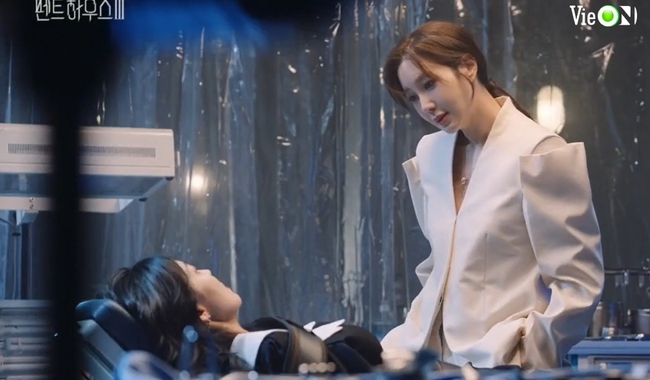 Cuộc chiến thượng lưu 3 tập 11: Seo Jin ngã cầu thang chết, tính mạng của Ha Yoon Cheol ngàn cân treo sợi tóc - Ảnh 6.
