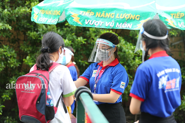 Nhiều trường ĐH làm thủ tục nhập học trực tuyến, thí sinh cần đặc biệt lưu ý thông tin mã vạch trên giấy chứng nhận tốt nghiệp tạm thời - Ảnh 1. Nhiều trường ĐH làm thủ tục nhập học trực tuyến, thí sinh cần đặc biệt lưu ý thông tin mã vạch trên giấy chứng nhận tốt nghiệp tạm thời - Ảnh 1.